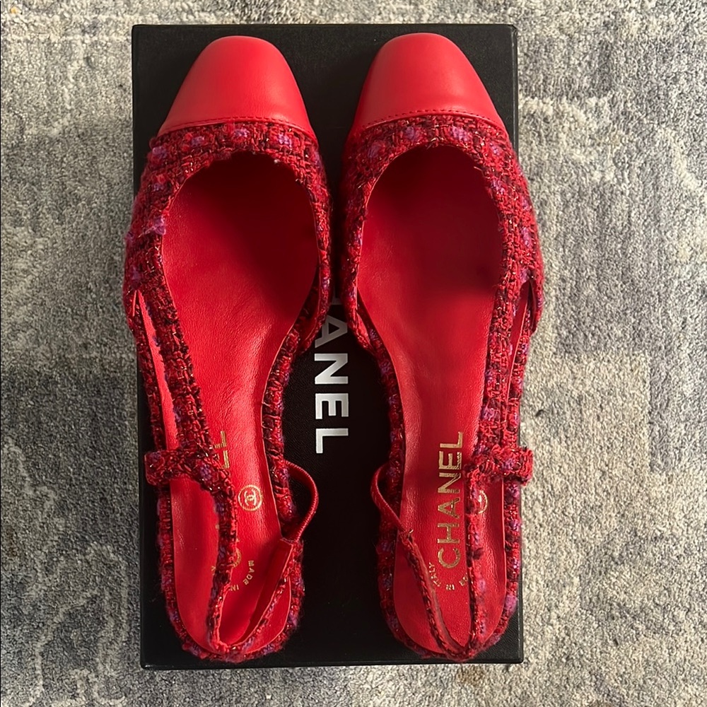 Chanel CC Gold Logo Red Tweed Cap Toe Slingback Low Heel Flats 42 US 11